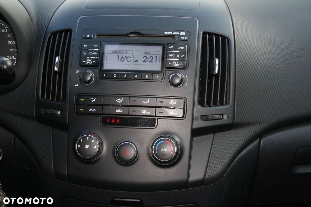 Hyundai i30 1.4 Comfort World Cup - 14
