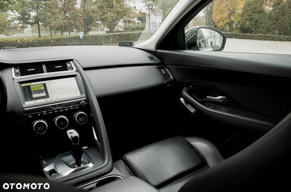 Jaguar E-Pace P250 AWD R-Dynamic S - 29