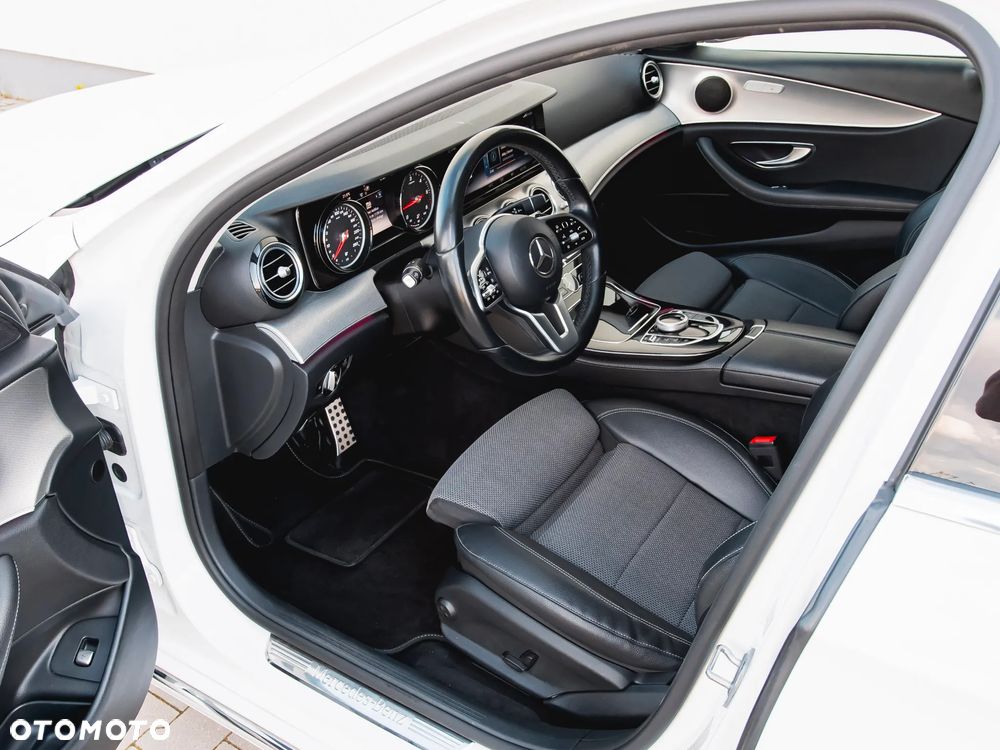 Mercedes-Benz Klasa E 200 d 9G-TRONIC - 28