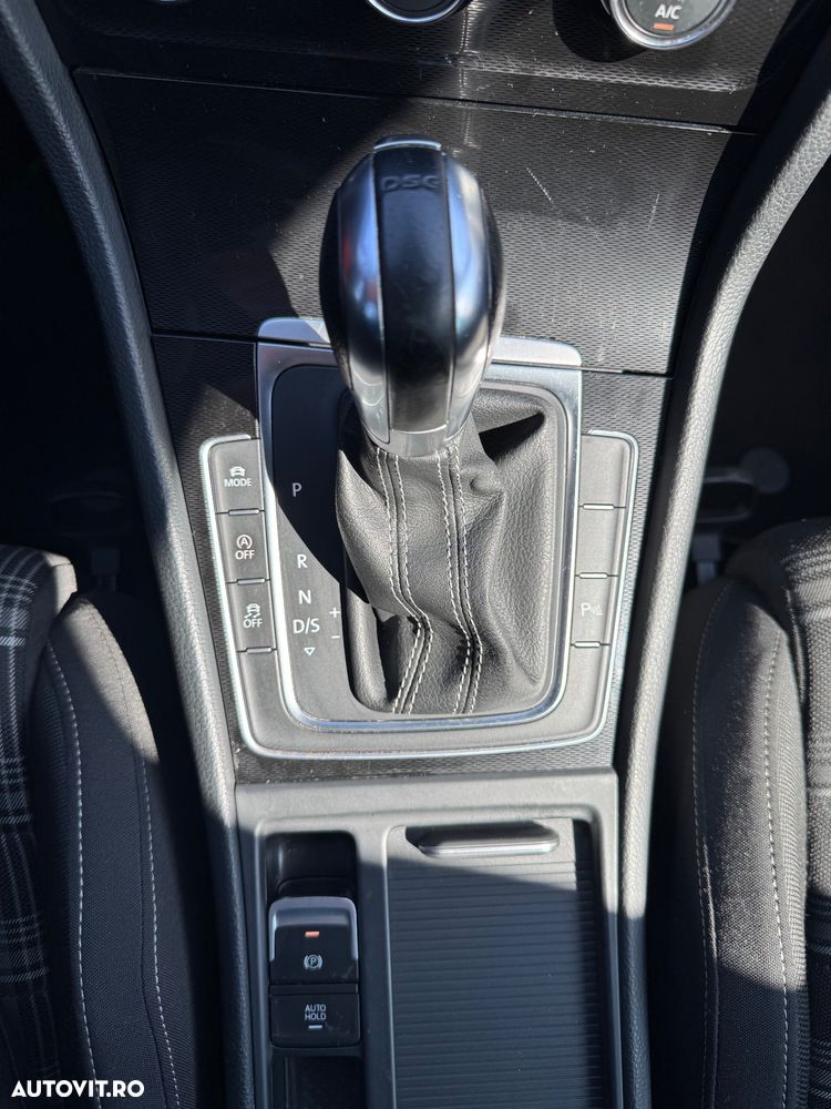 Volkswagen Golf - 26