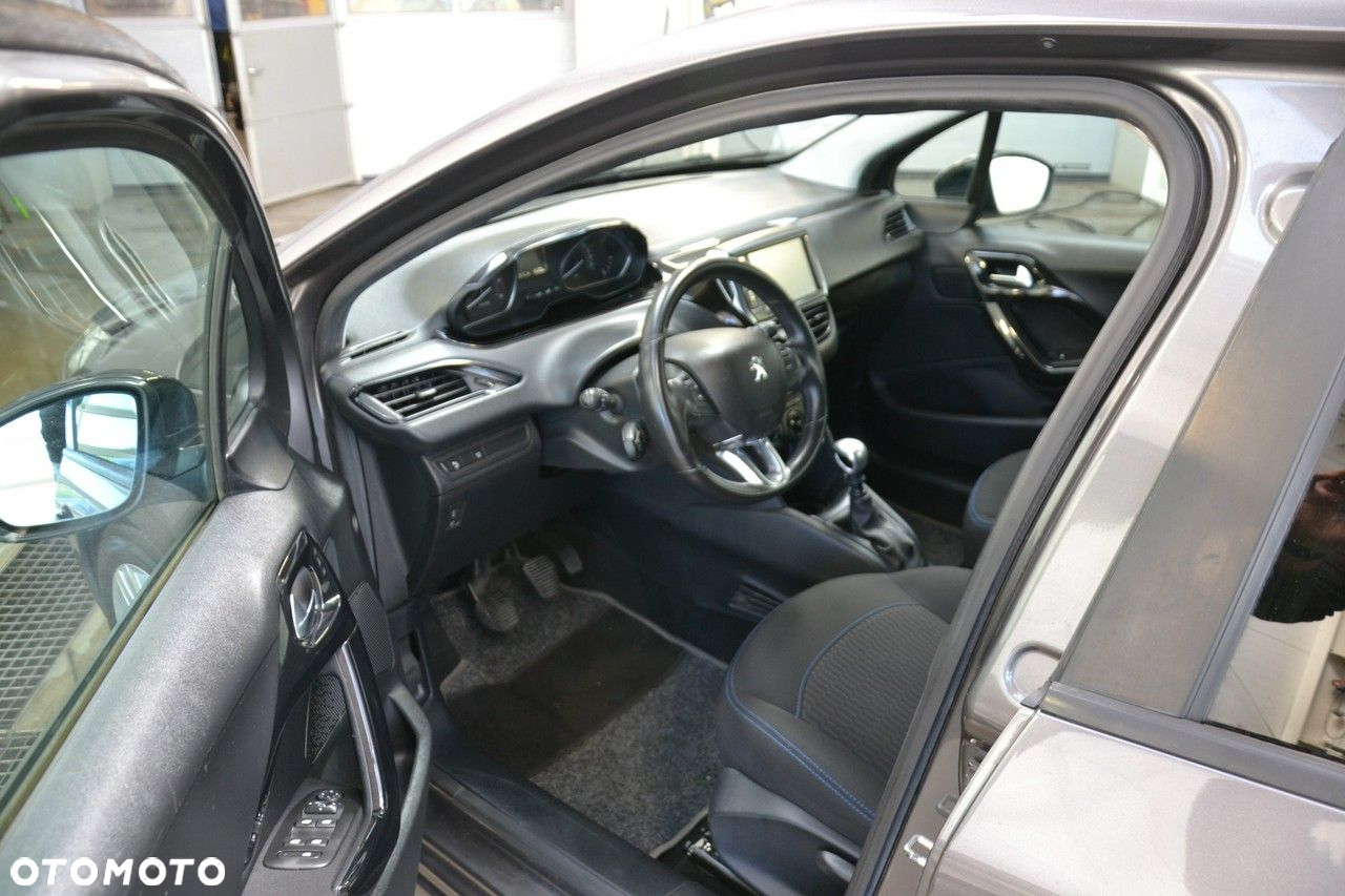 Peugeot 208 - 15