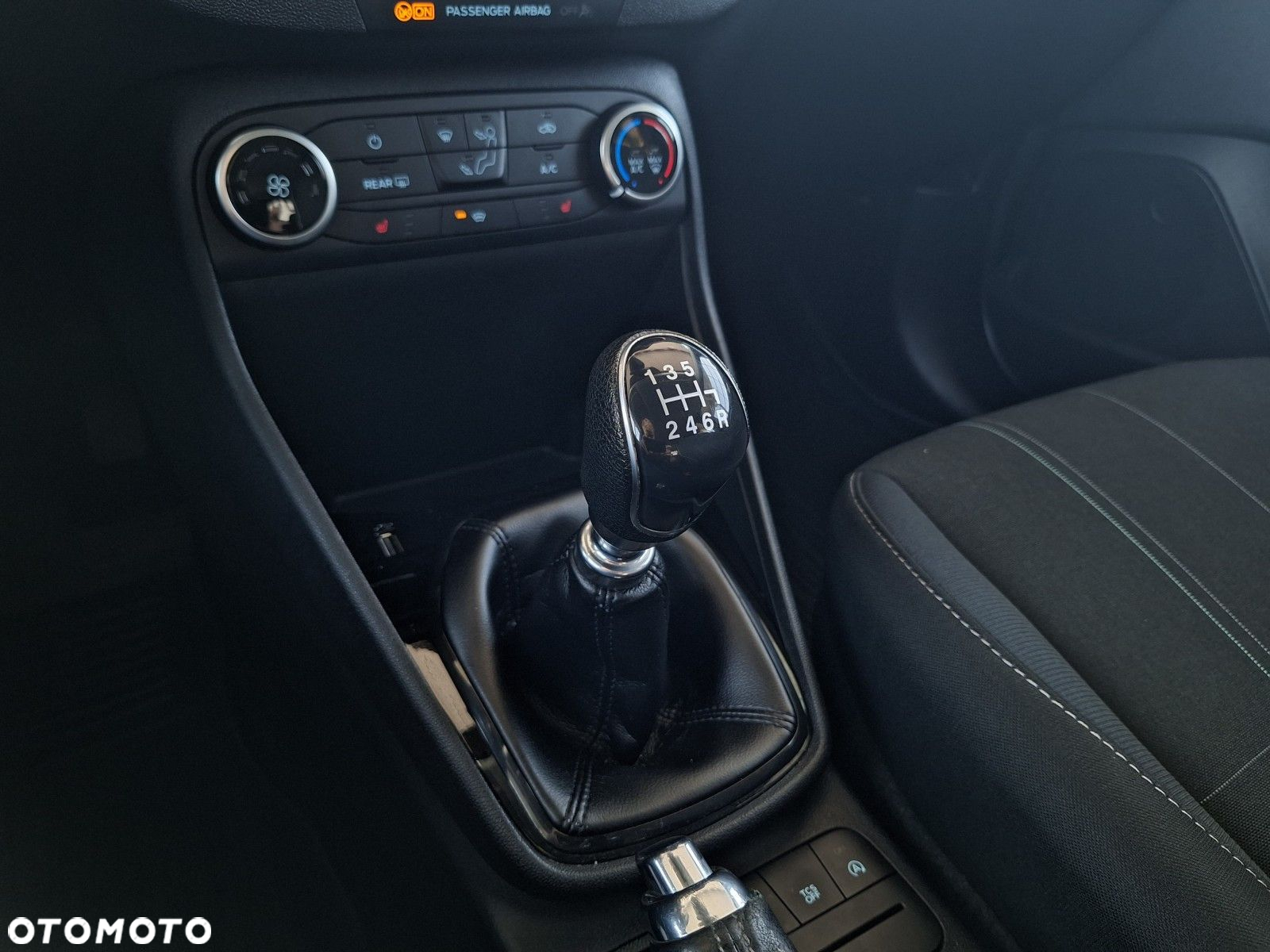 Ford Fiesta 1.0 EcoBoost Trend - 38
