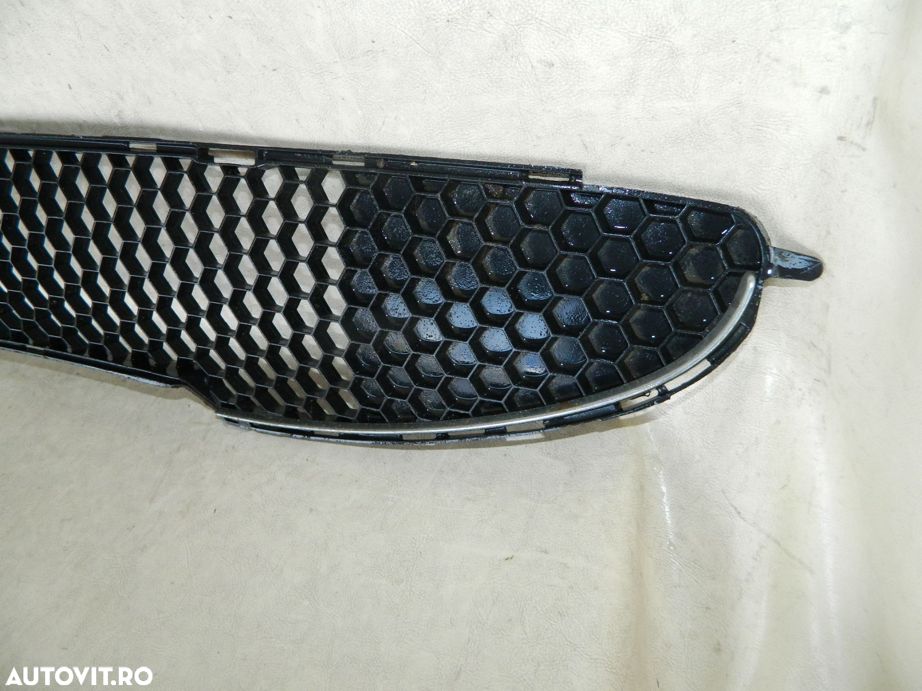 Grila intre proiectoare Peugeot 206, 2002, 2003, 2004, 2005, 2006, ,  cod origine OE 9648292477 - 8