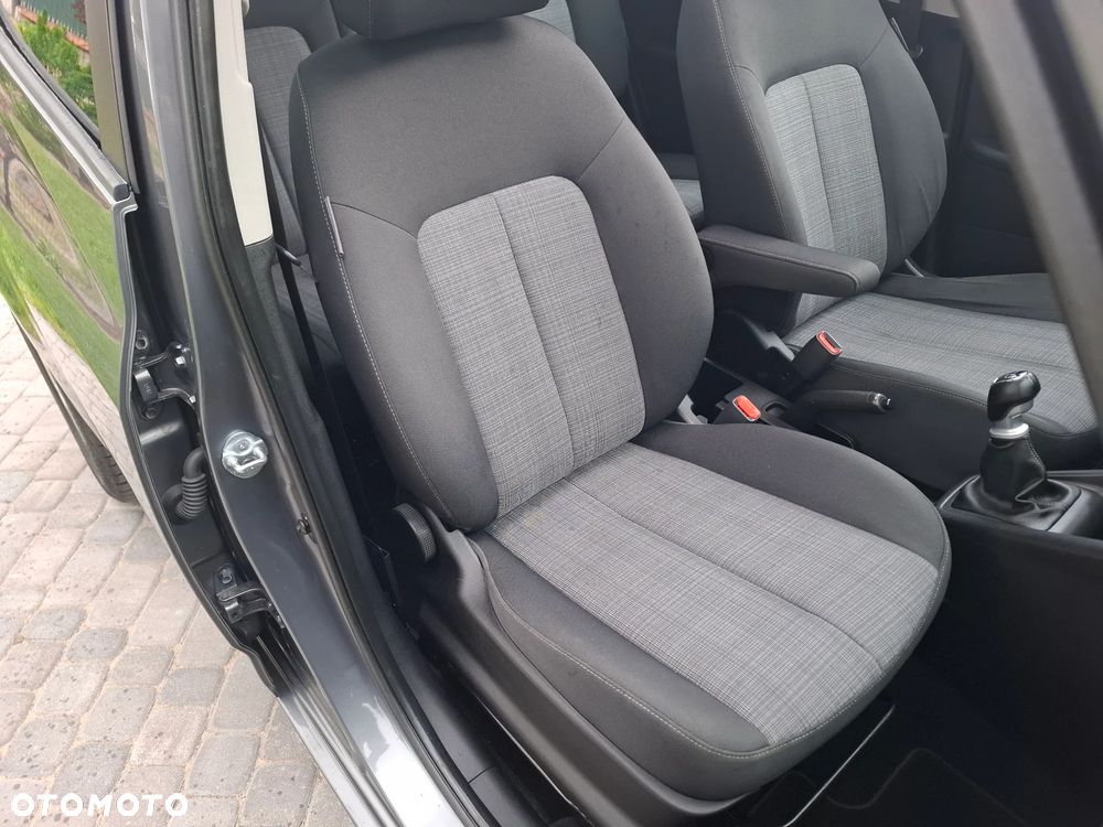 Kia Venga - 31