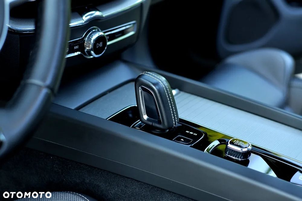 Volvo XC 60 B4 D Geartronic RDesign - 32