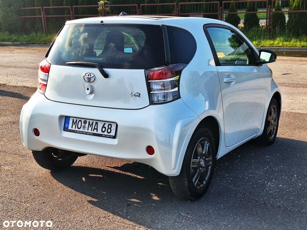 Toyota iQ 1.0 + - 19