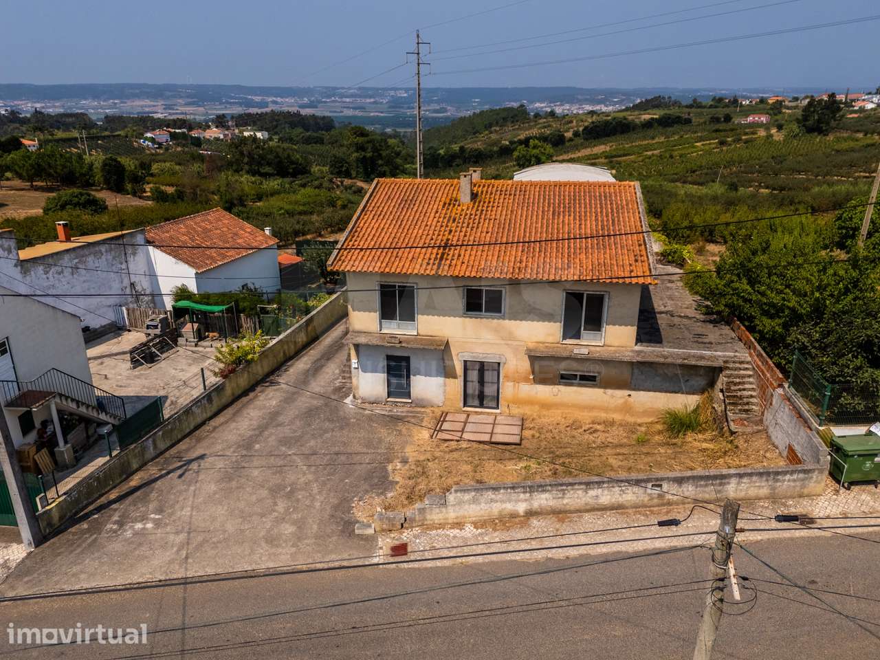 Moradia T5 com Armazém e Terreno na Usseira, Óbidos - Grande imagem: 2/20