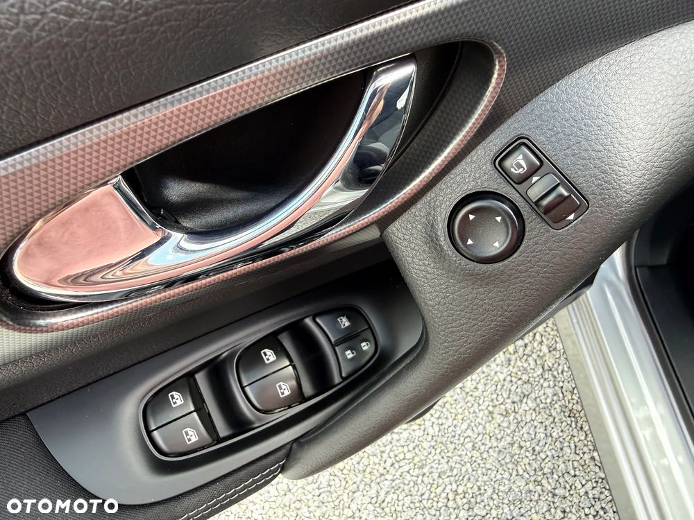 Nissan Qashqai 1.6 DIG-T N-Connecta - 33