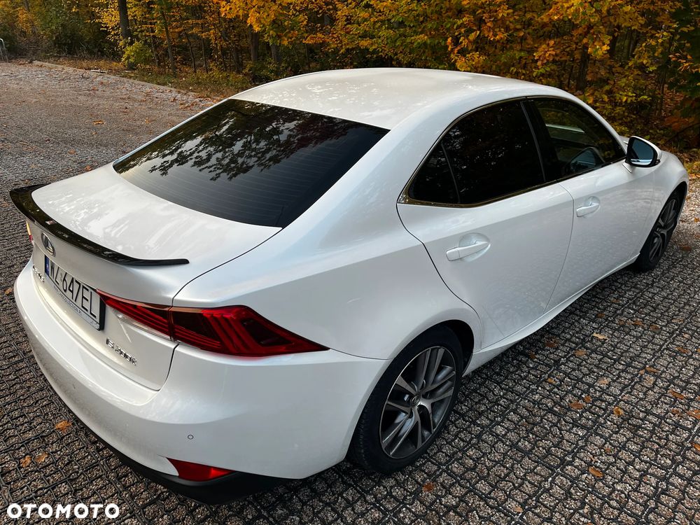 Lexus IS - 10