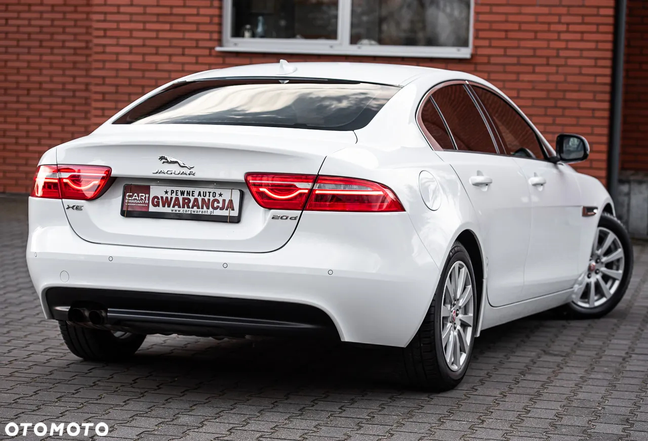 Jaguar XE 2.0 D AWD R-Sport - 14