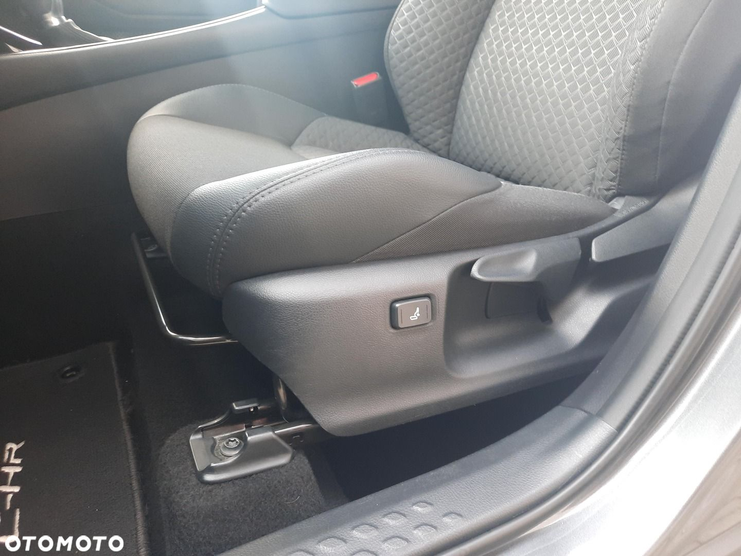 Toyota C-HR - 14
