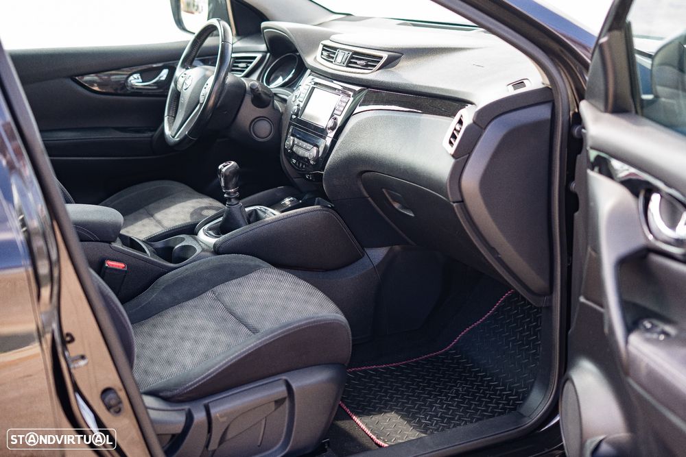 Nissan Qashqai 1.5 dCi N-Connecta 18 - 21