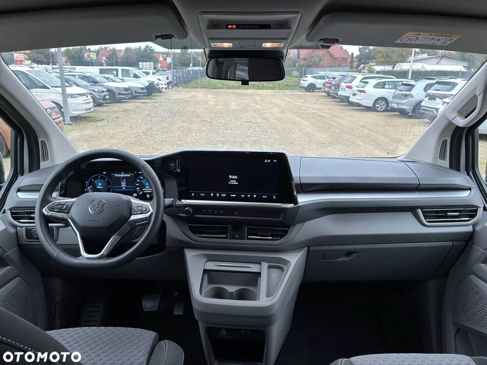 Volkswagen Caravelle - 12