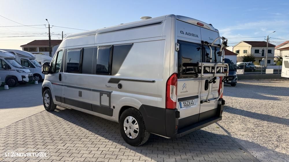 Adria Twin 600 SPT cama transversal - 21