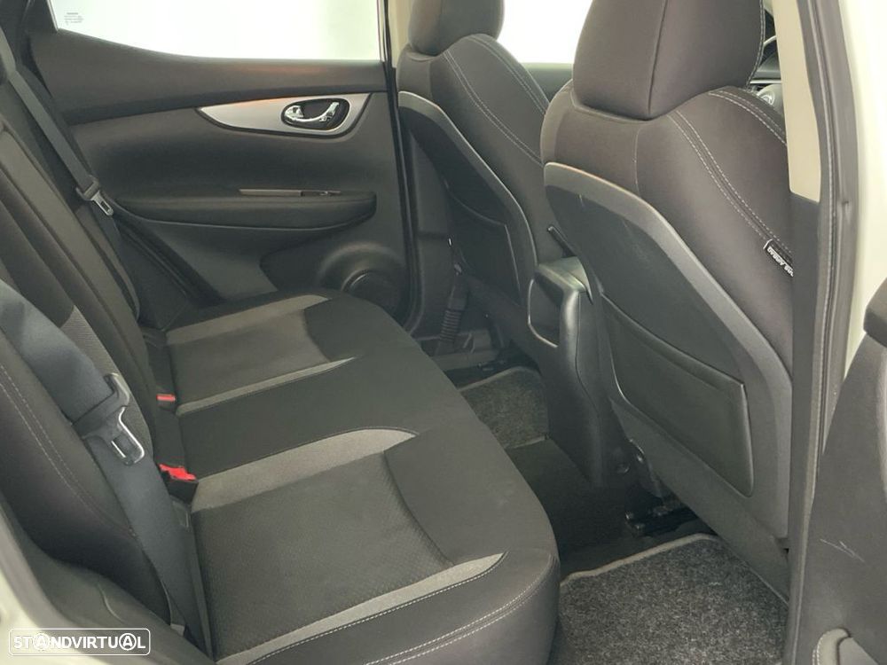 Nissan Qashqai 1.5 dCi N-Connecta - 23