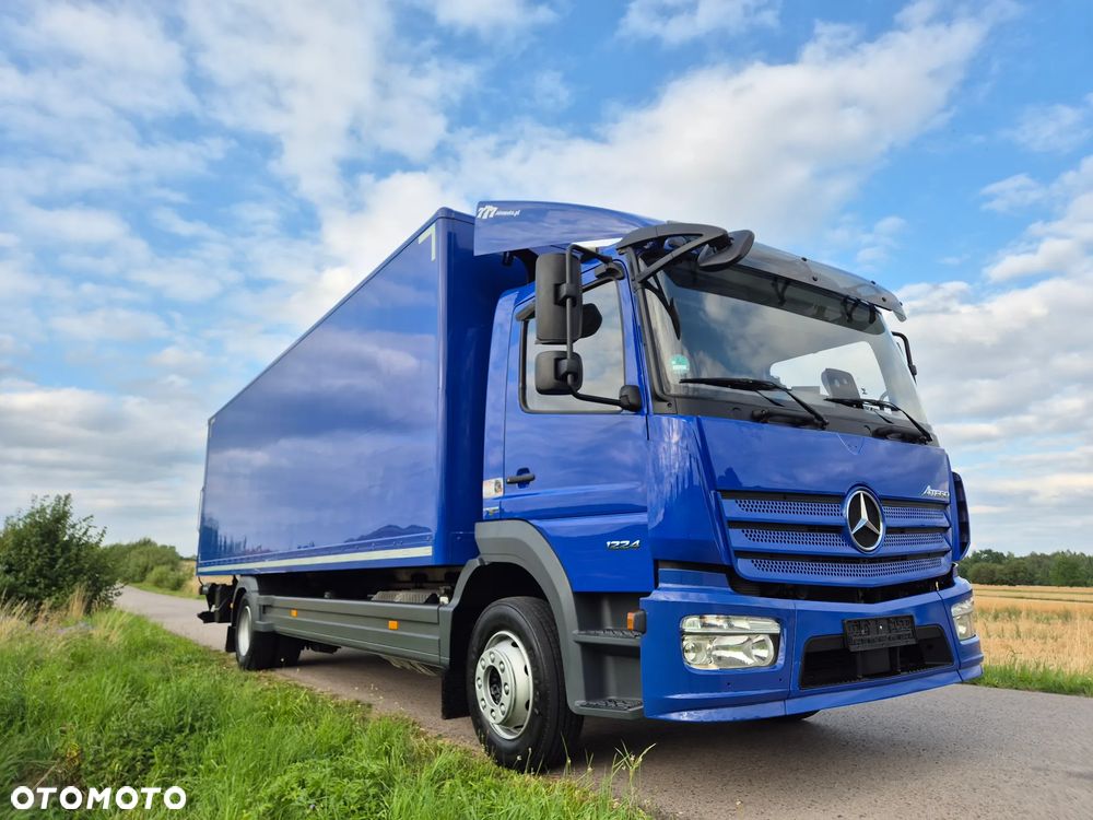 Mercedes-Benz Atego 1224 7.75m TOP1 STAN WINDA HAK z Niemiec tylko 320 000km UBRANIÓWKA czyściutki 6 cylindrów - 32