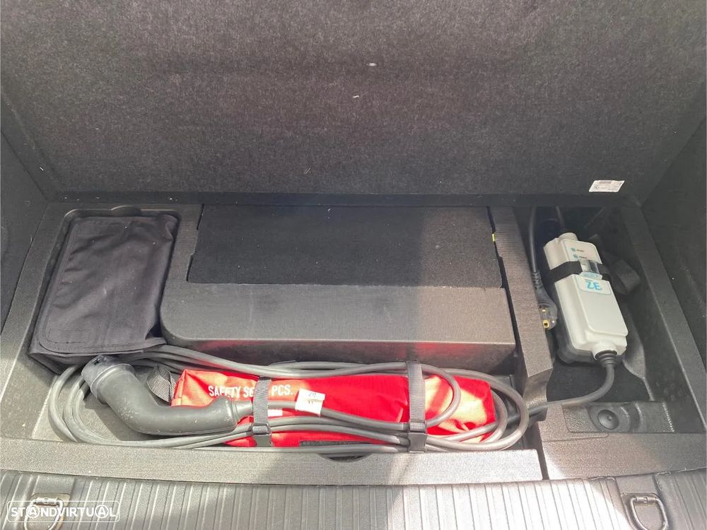 Renault Mégane Sport Tourer E-TECH Plug-in 160 INTENS - 20