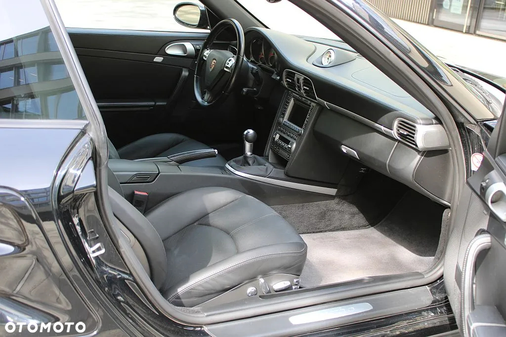 Porsche 911 Turbo - 16