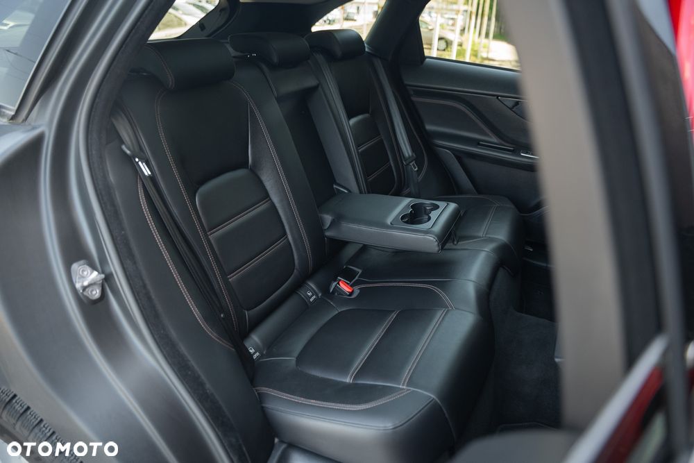 Jaguar F-Pace 25d AWD Prestige - 36