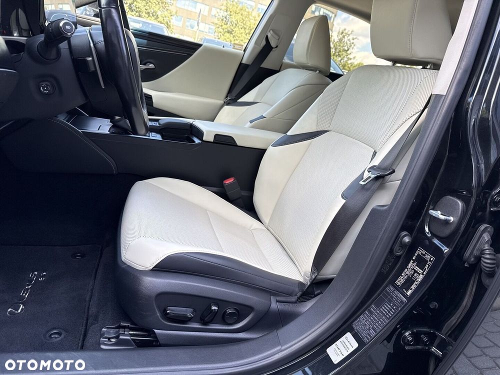 Lexus ES 300h Business Edition - 16
