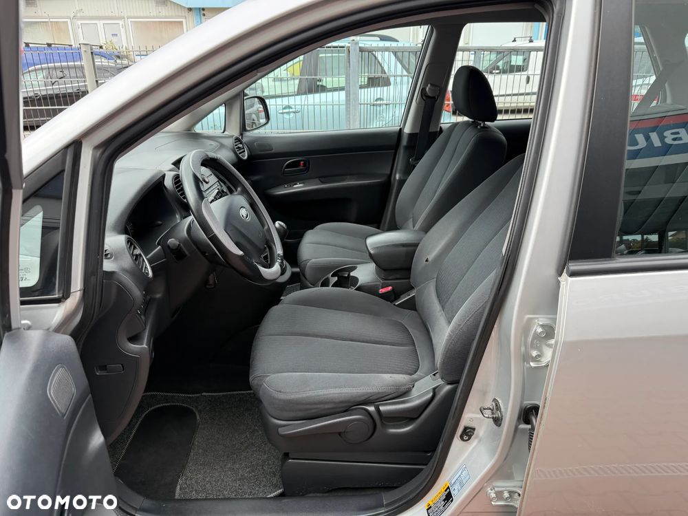 Kia Carens 2.0 CVVT EX - 11