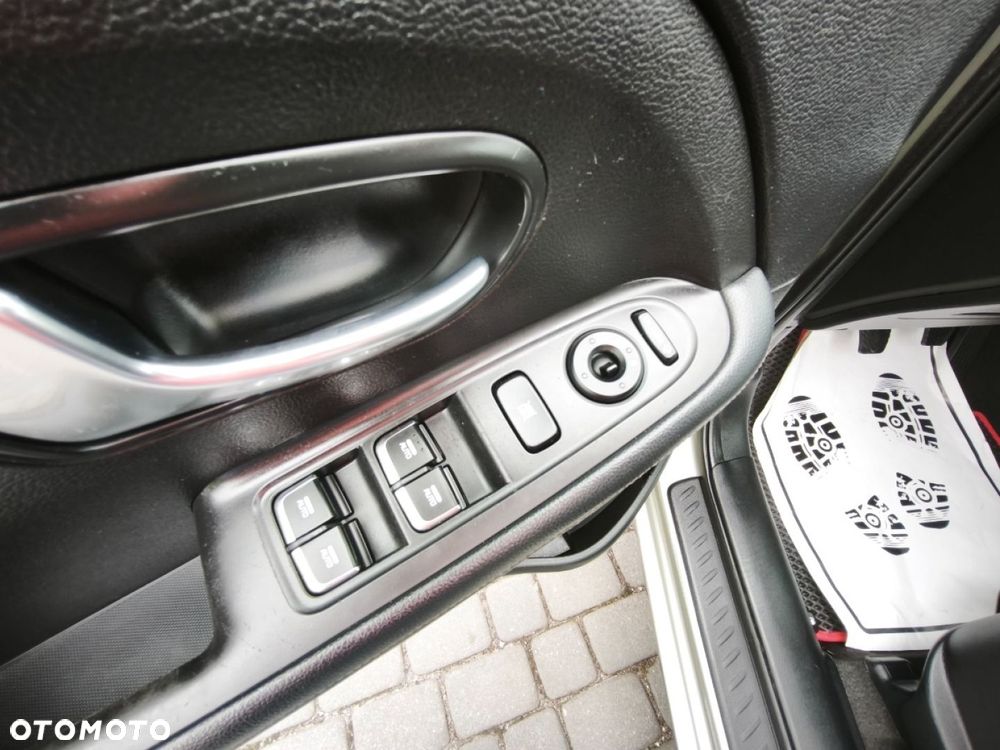 Kia Carens - 14