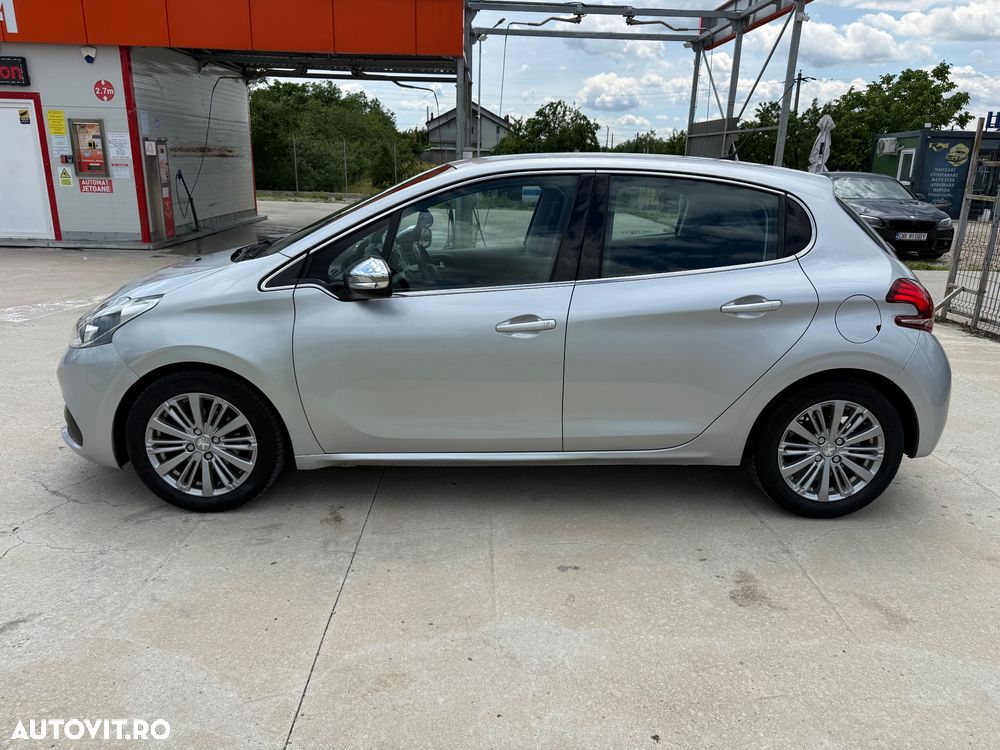Peugeot 208 1.2 L PureTech Turbo S&S EAT6 Allure - 10