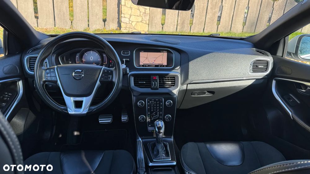 Volvo V40 D3 Geartronic RDesign - 30