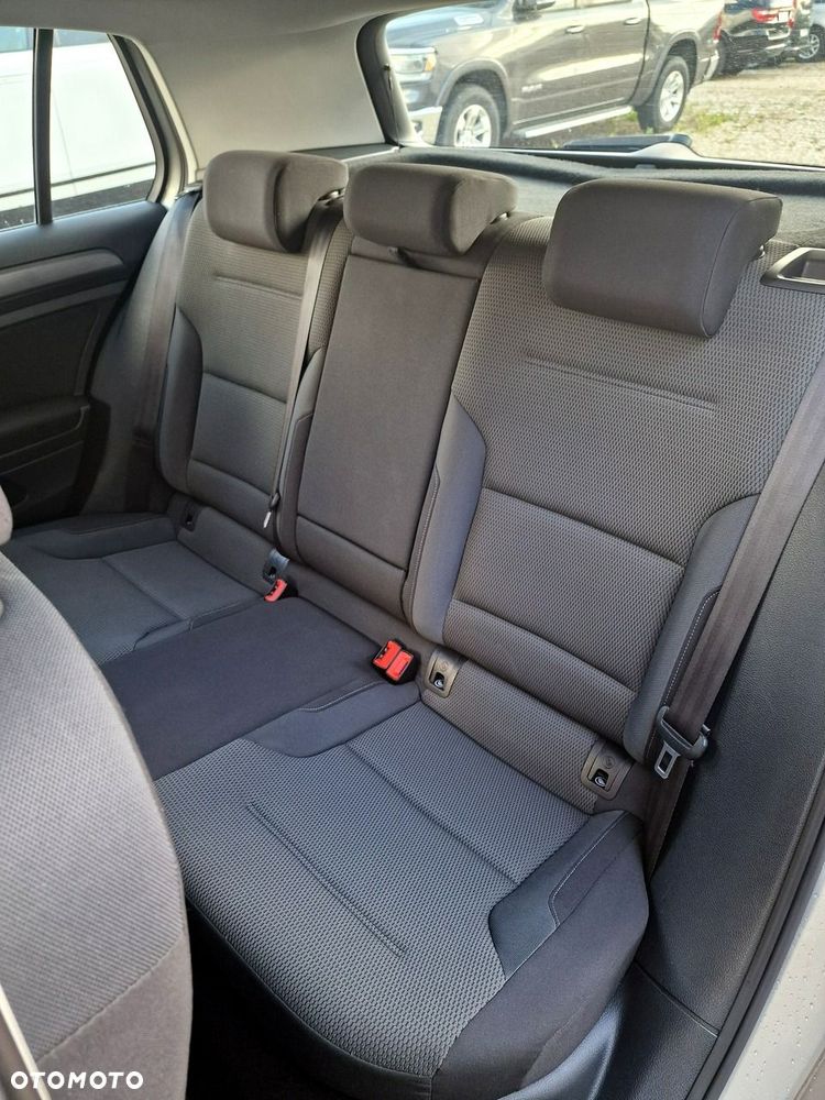Volkswagen Golf - 22