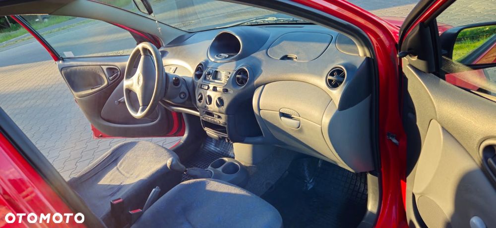 Toyota Yaris - 10