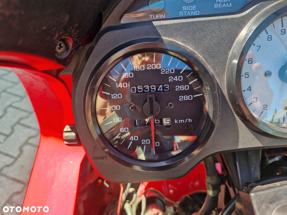 Honda VFR - 16