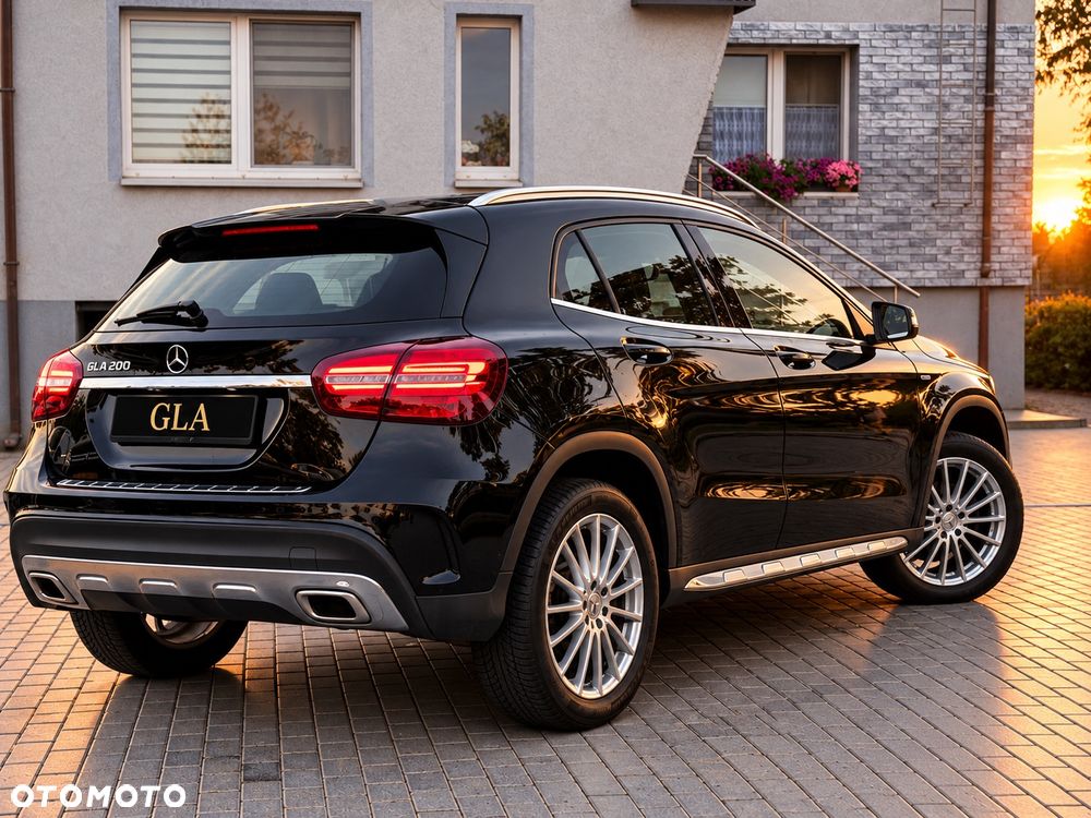 Mercedes-Benz GLA 200 7G-DCT UrbanStyle Edition - 17