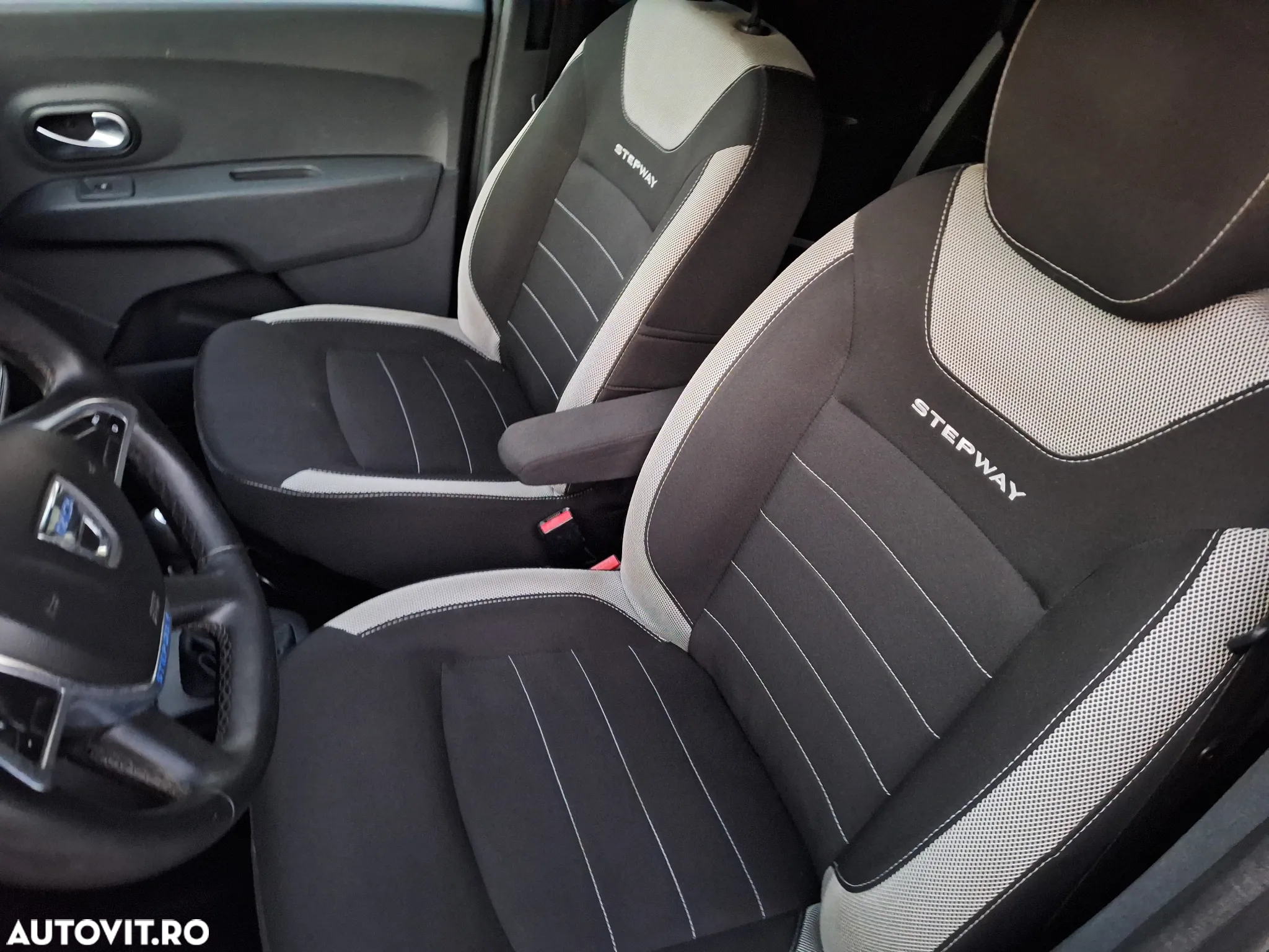 Dacia Lodgy dCi 110 Stepway - 25