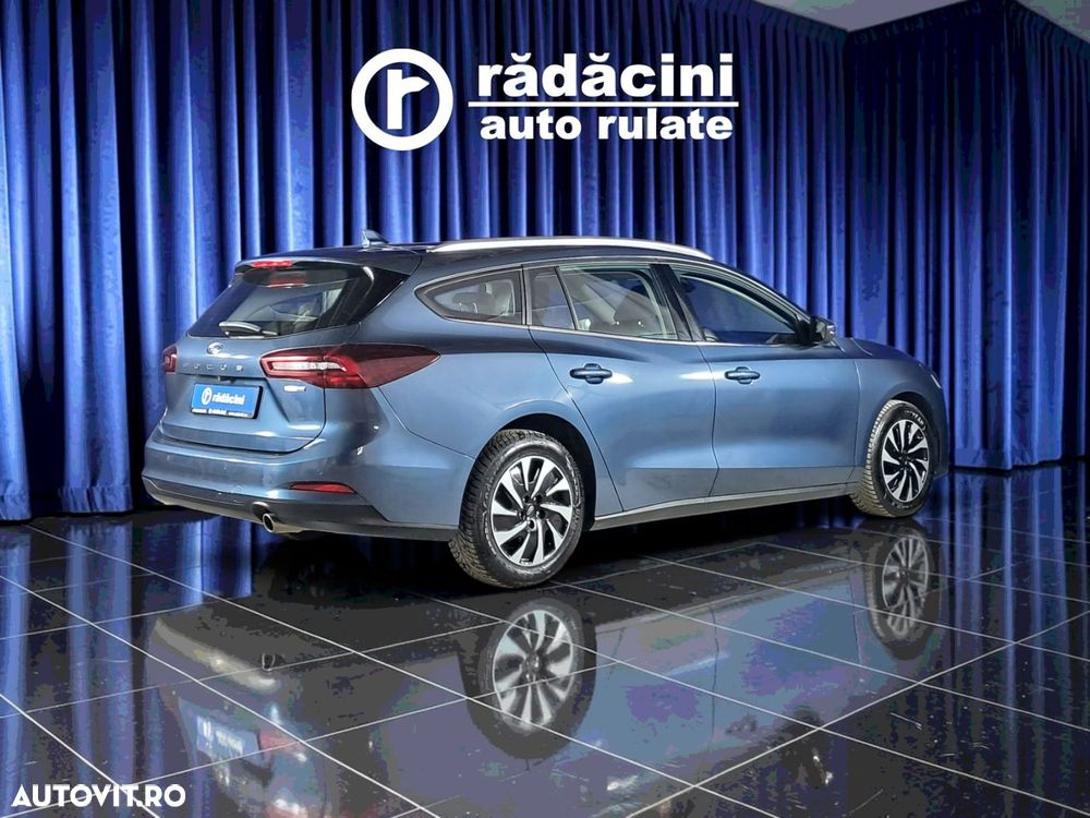 FORD Focus 2023 — imagine 7
