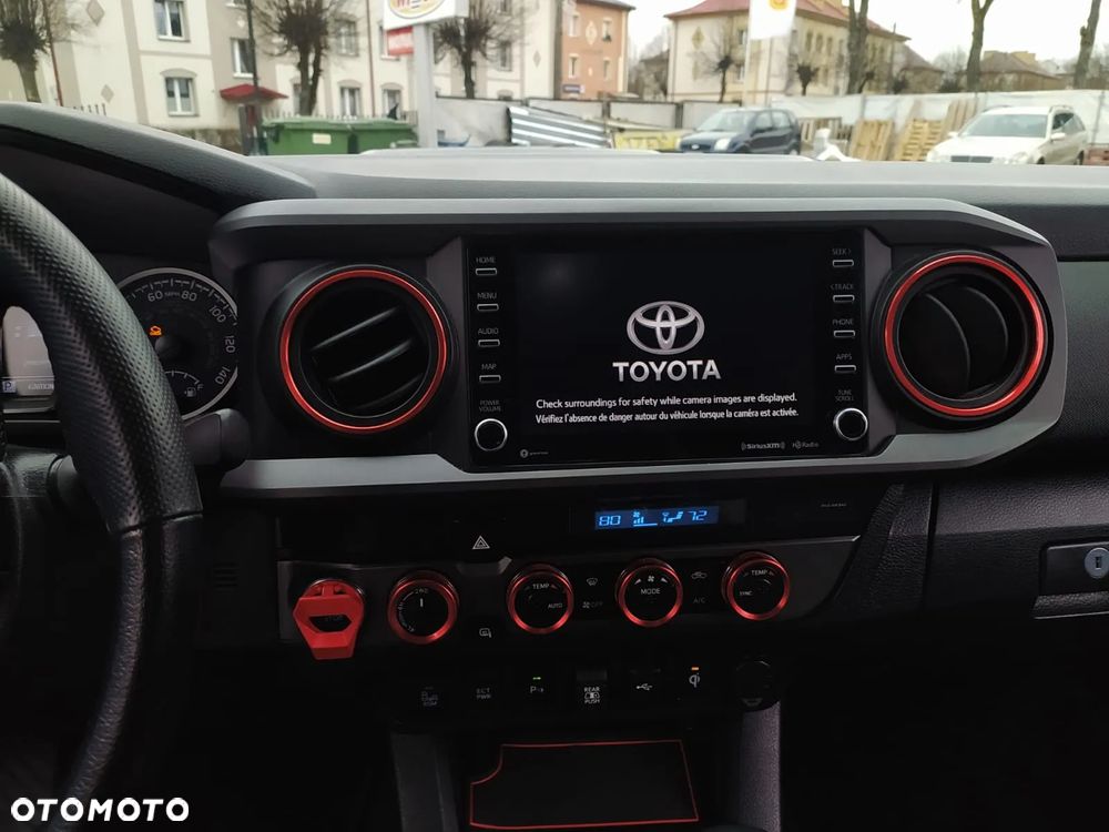 Toyota Tacoma - 14