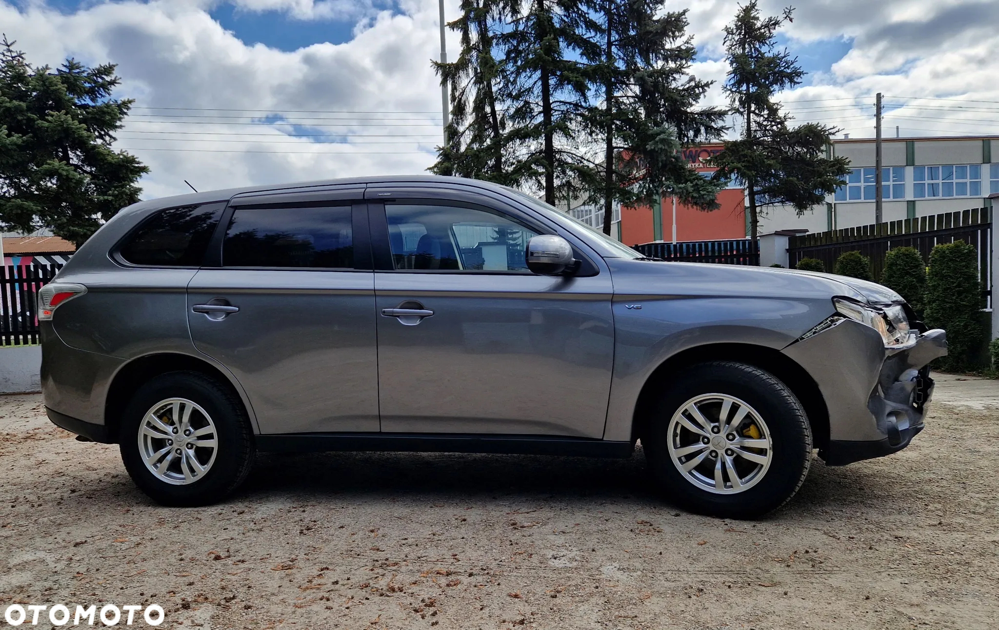 Mitsubishi Outlander - 21