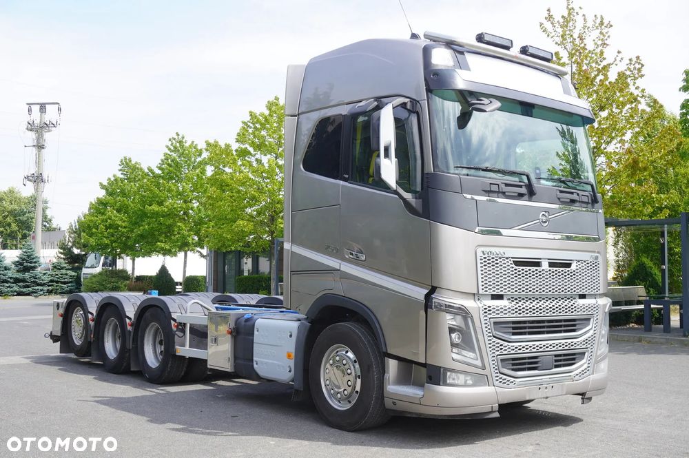 Volvo FH16 750 8x4x4 / 750 KM! / Rama do zabudowy / 4. oś skrętna i podnoszona - 6