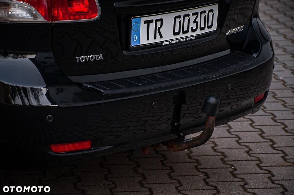 Toyota Avensis 2.2 D-4D X - 6