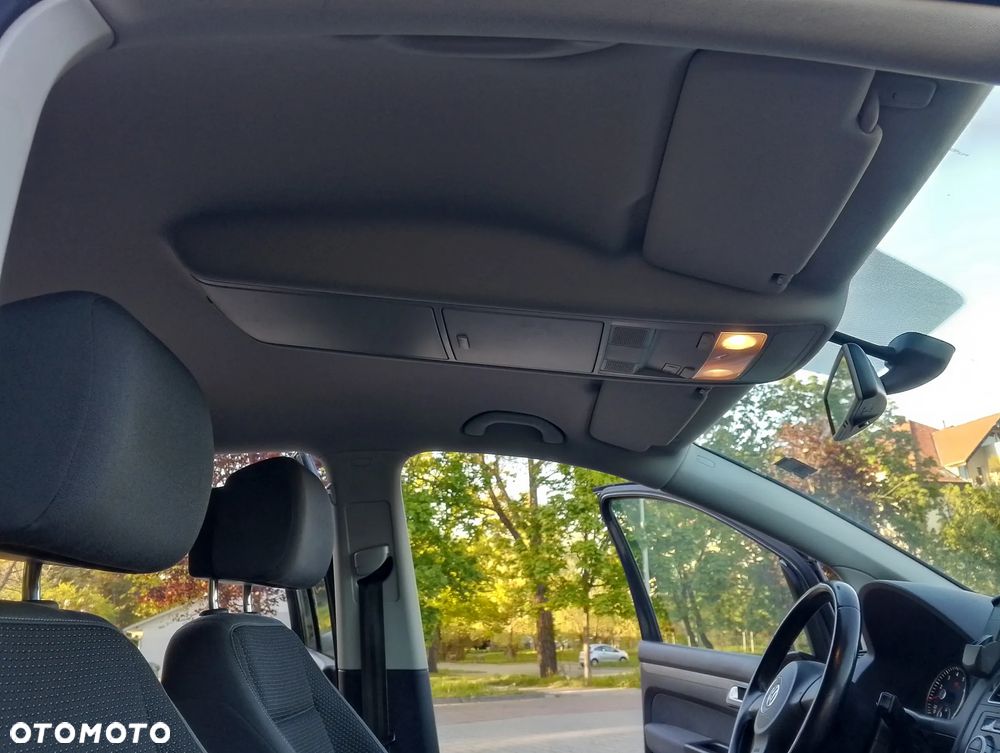 Volkswagen Touran 1.6 TDI DPF STYLE - 36