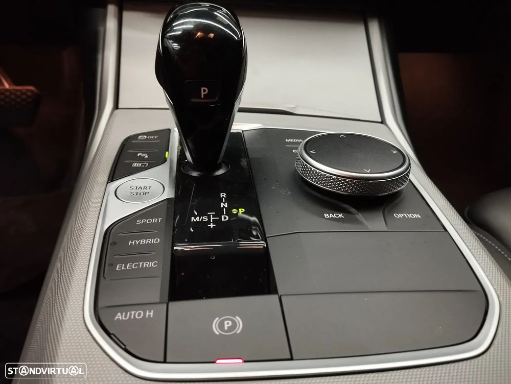 BMW 330 e Touring Line Sport Auto - 37