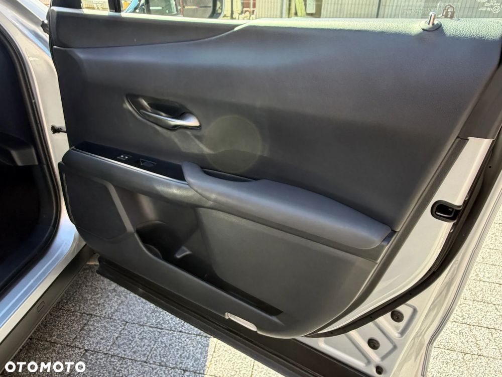 Lexus UX 250h (E-FOUR) Luxury Line - 25