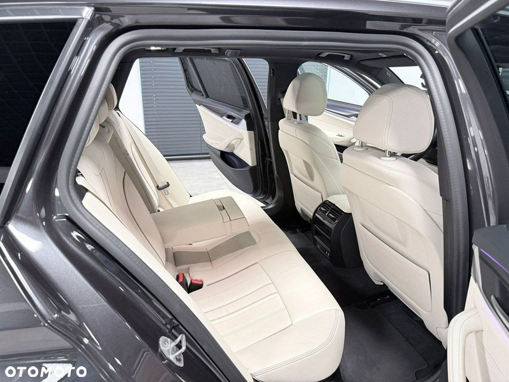 BMW Seria 5 520e M Sport sport - 28