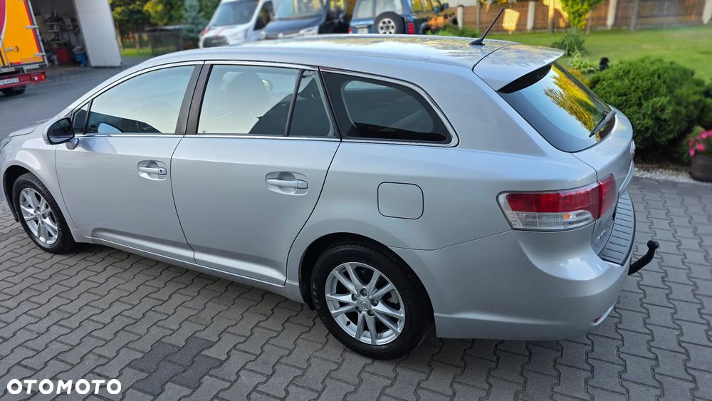 Toyota Avensis 1.8 Comfort - 11