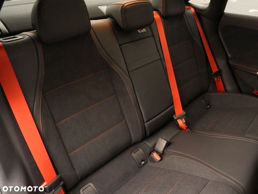 Mercedes-Benz CLA 200 mHEV 4-Matic 8G-DCT - 9