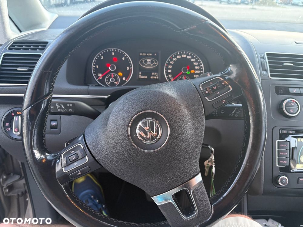 Volkswagen Touran 2.0 TDI DPF DSG Highline - 11