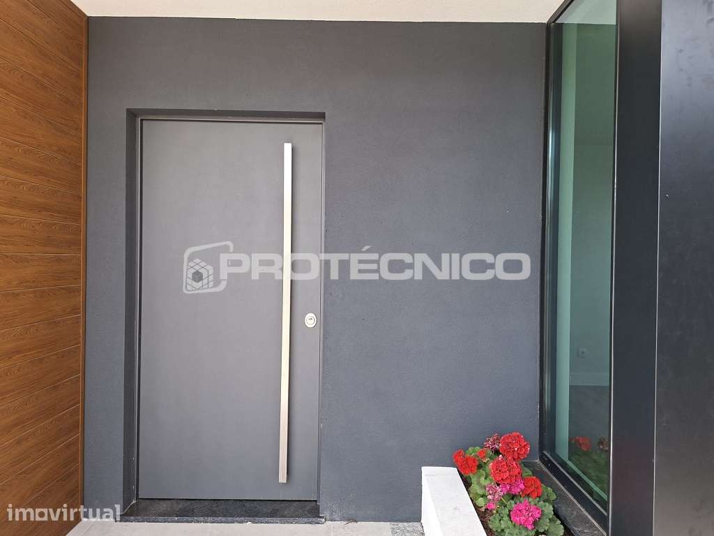 Moradia T3+1 Geminada – Aradas - PRONTA A HABITAR! - Grande imagem: 3/19