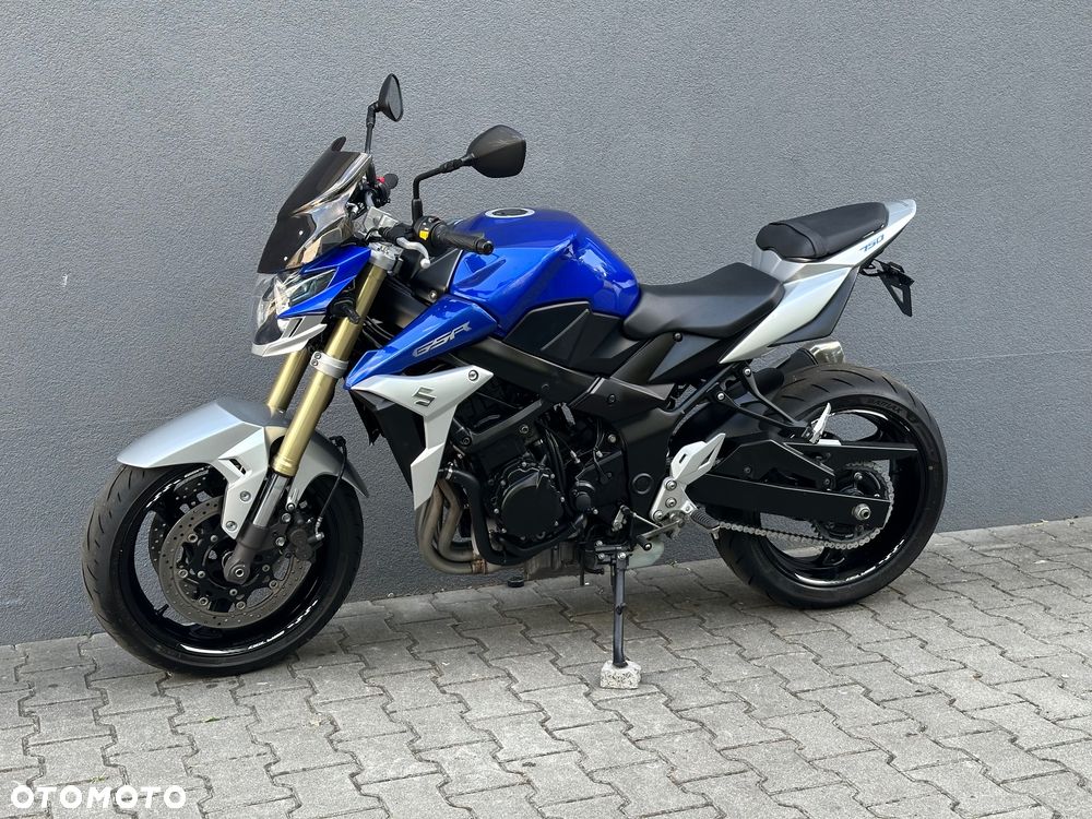 Suzuki GSR - 3