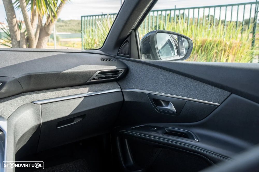 Peugeot 3008 1.6 Hybrid4 Allure Pack e-EAT8 - 18