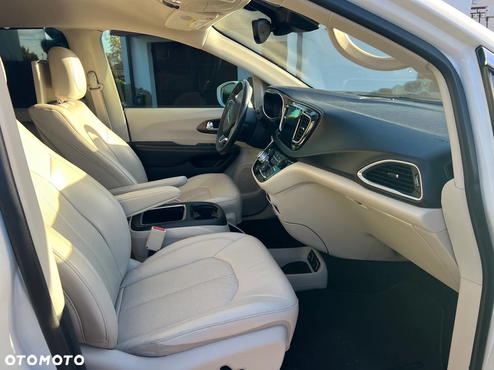 Chrysler Pacifica - 12