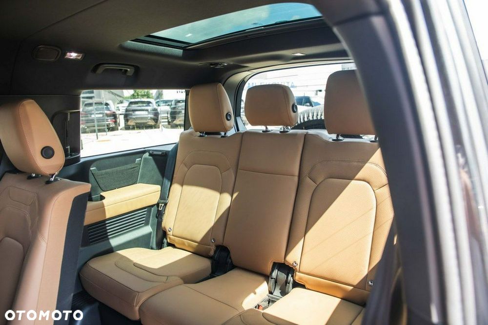 Land Rover Defender - 23